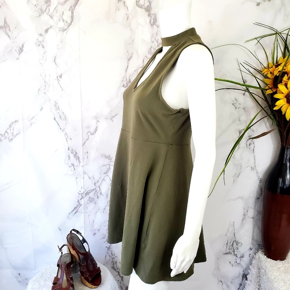 Express cut out v neck olive color skater dress - Picture 3 of 7